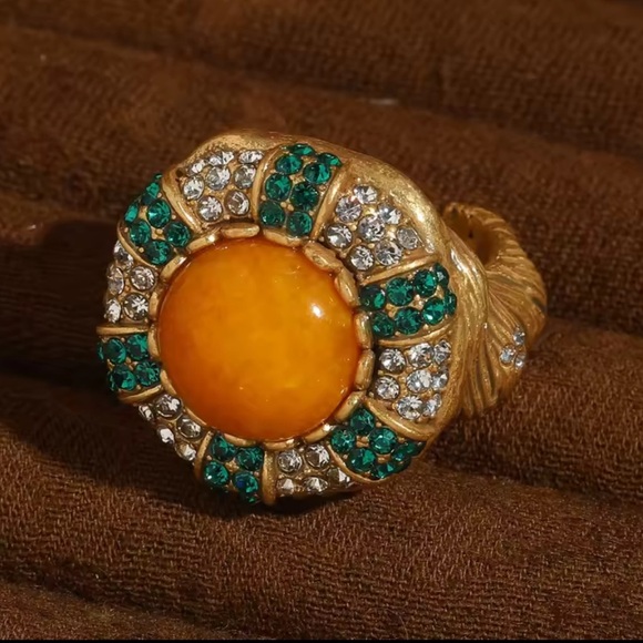 Collector’s Cabochon Ring Bold Amber Center Emerald & Diamond Timeless Elegance - Picture 3 of 10